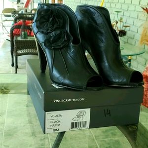 NWT Vince Camuto Alta Rosette Leather Booties